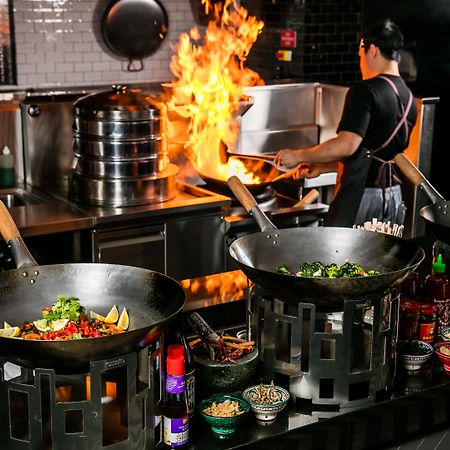 Qt Queenstown Exterior photo A wok being used in a restaurant kitchen