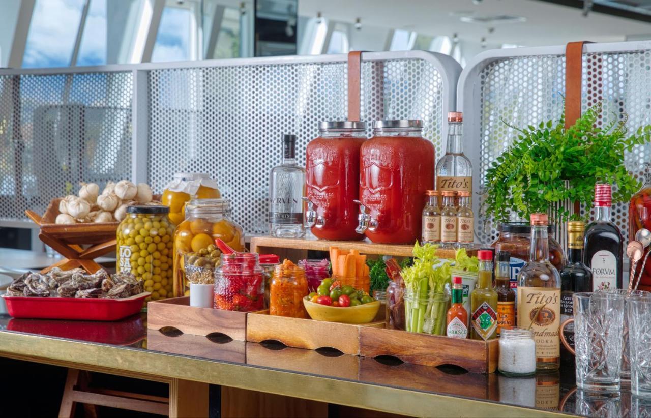 Qt Queenstown Exterior photo A Bloody Mary bar
