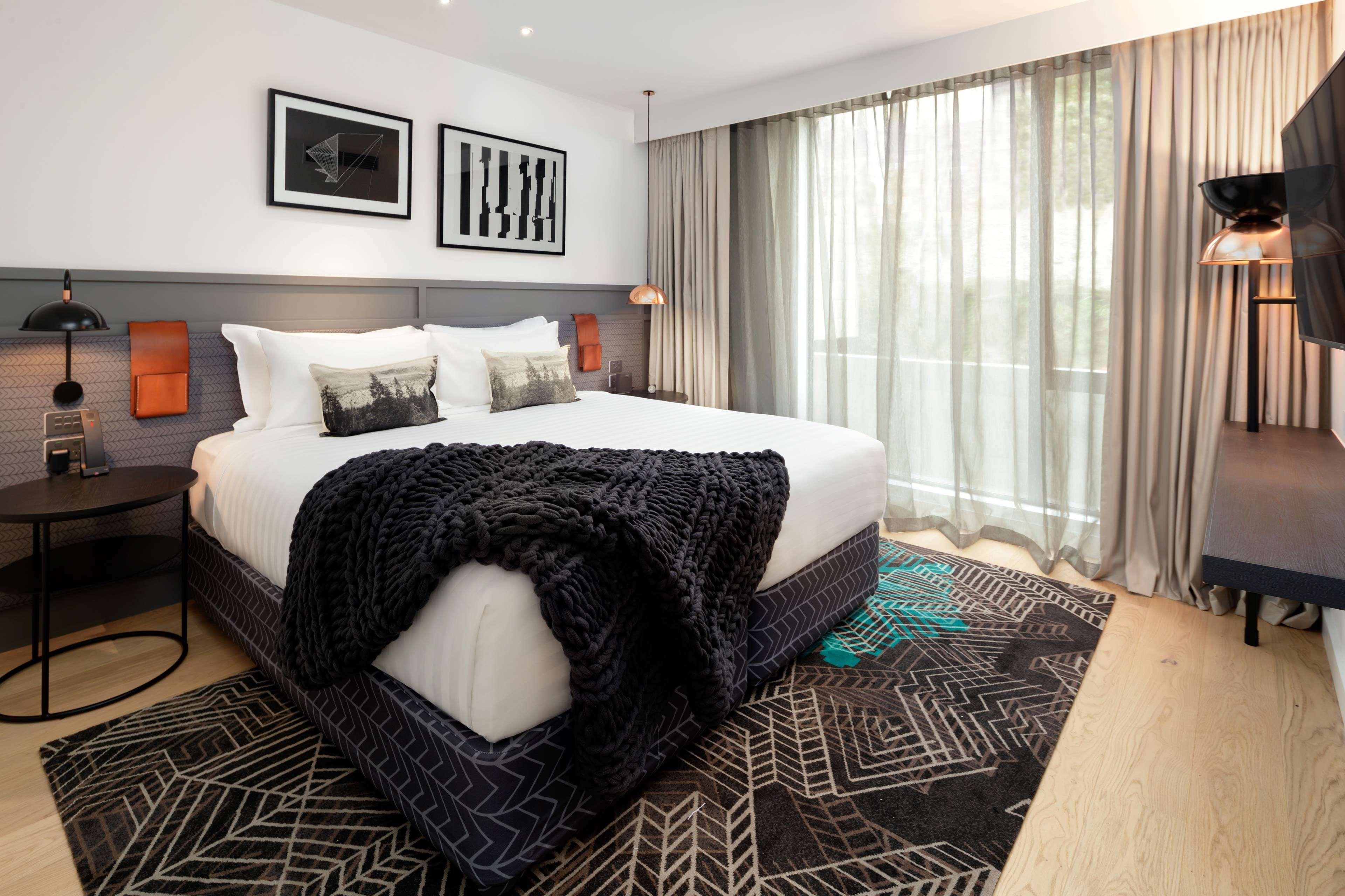 Qt Queenstown Exterior photo A bedroom at the hotel