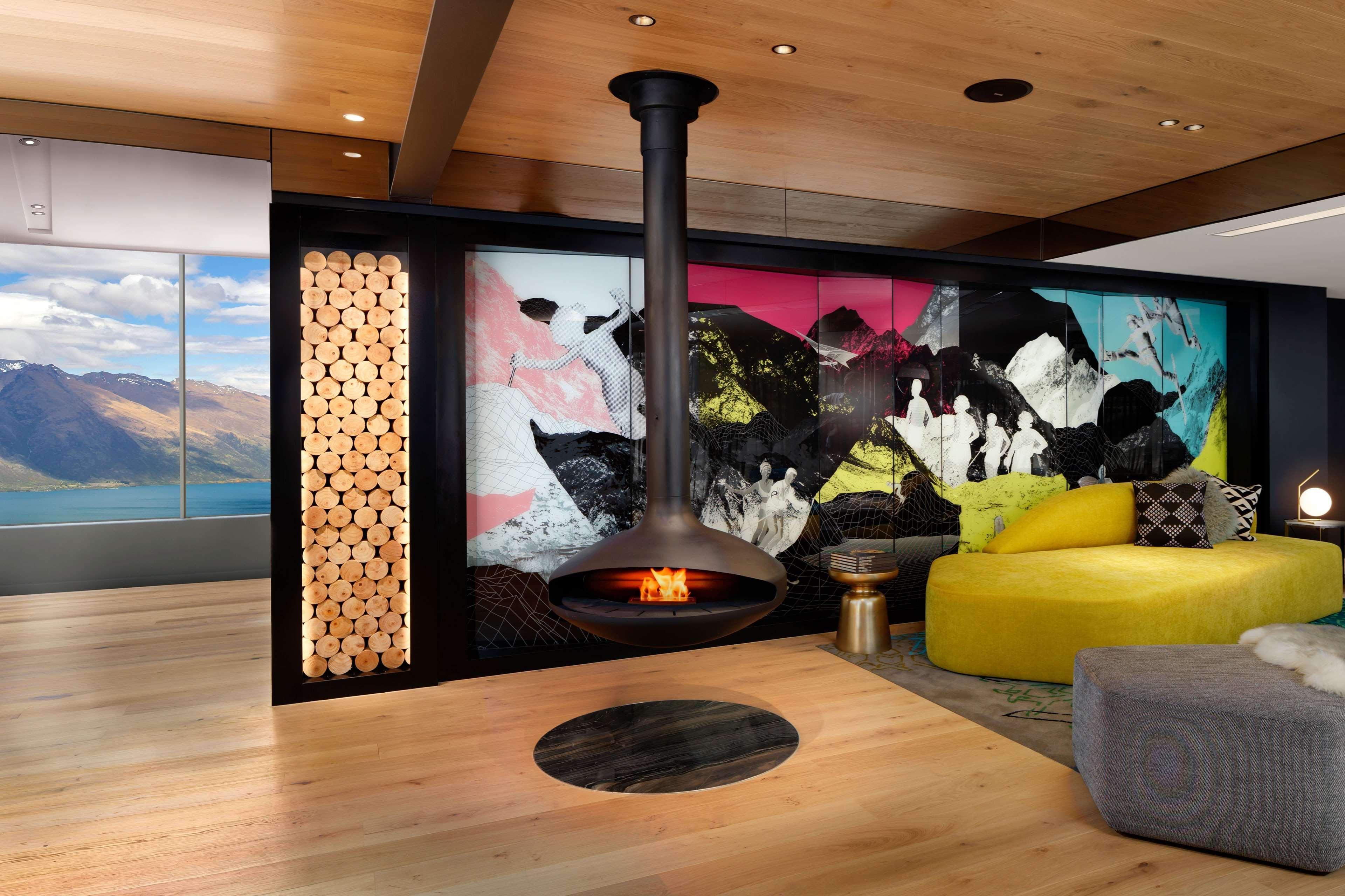 Qt Queenstown Exterior photo A suspended fireplace