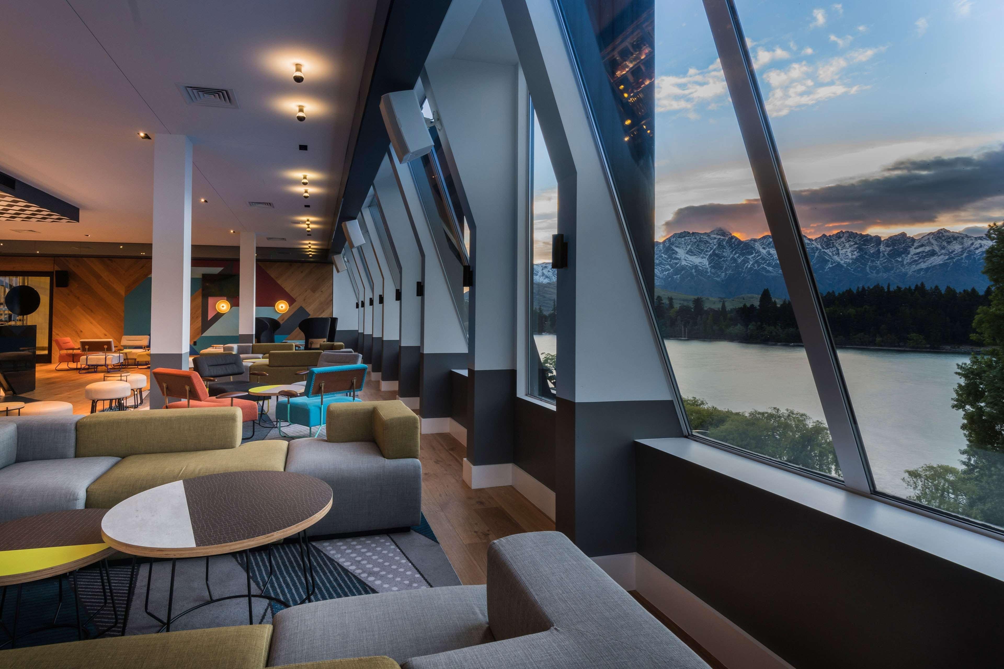 Qt Queenstown Exterior photo The lounge at the hotel