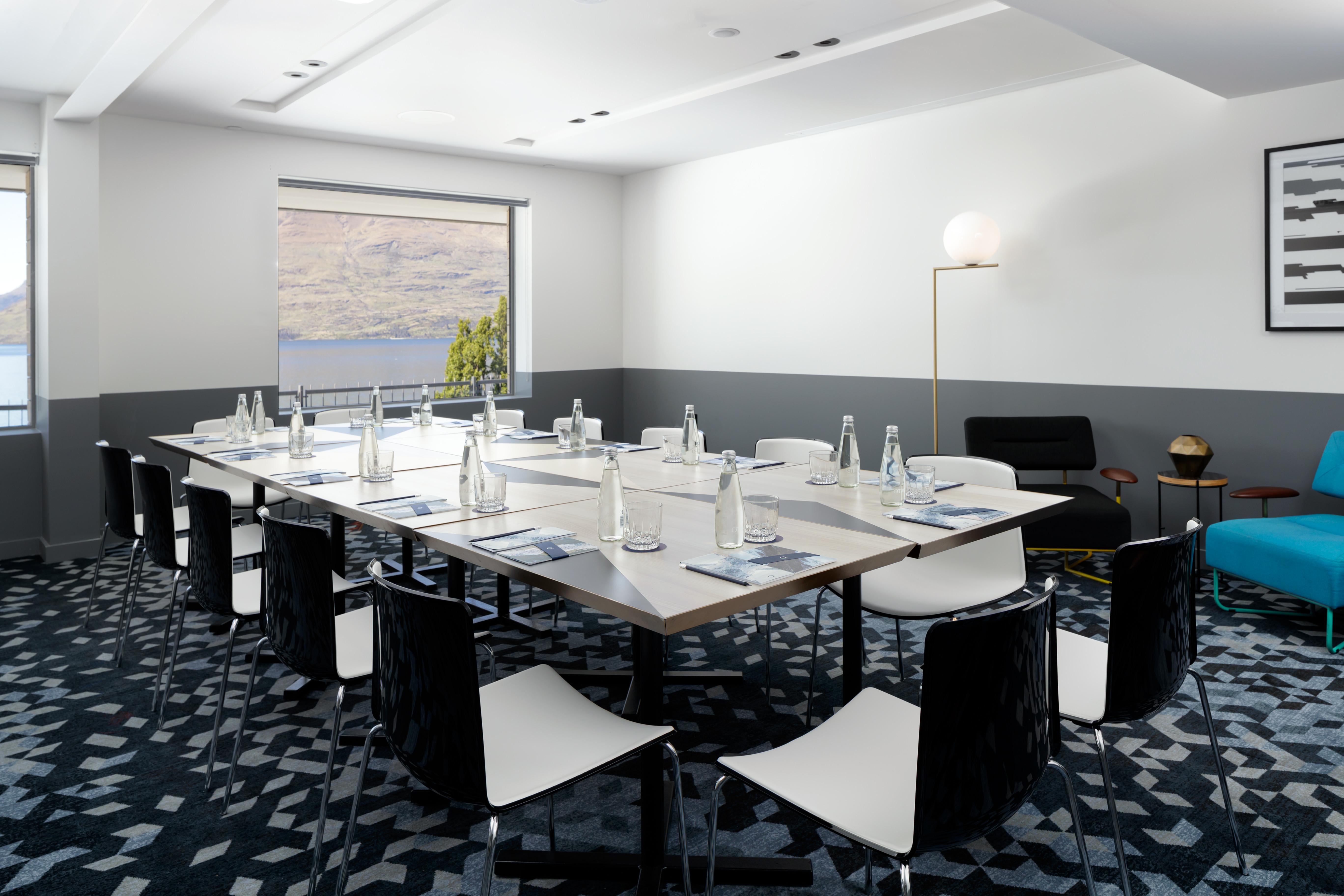 Qt Queenstown Exterior photo Meeting room