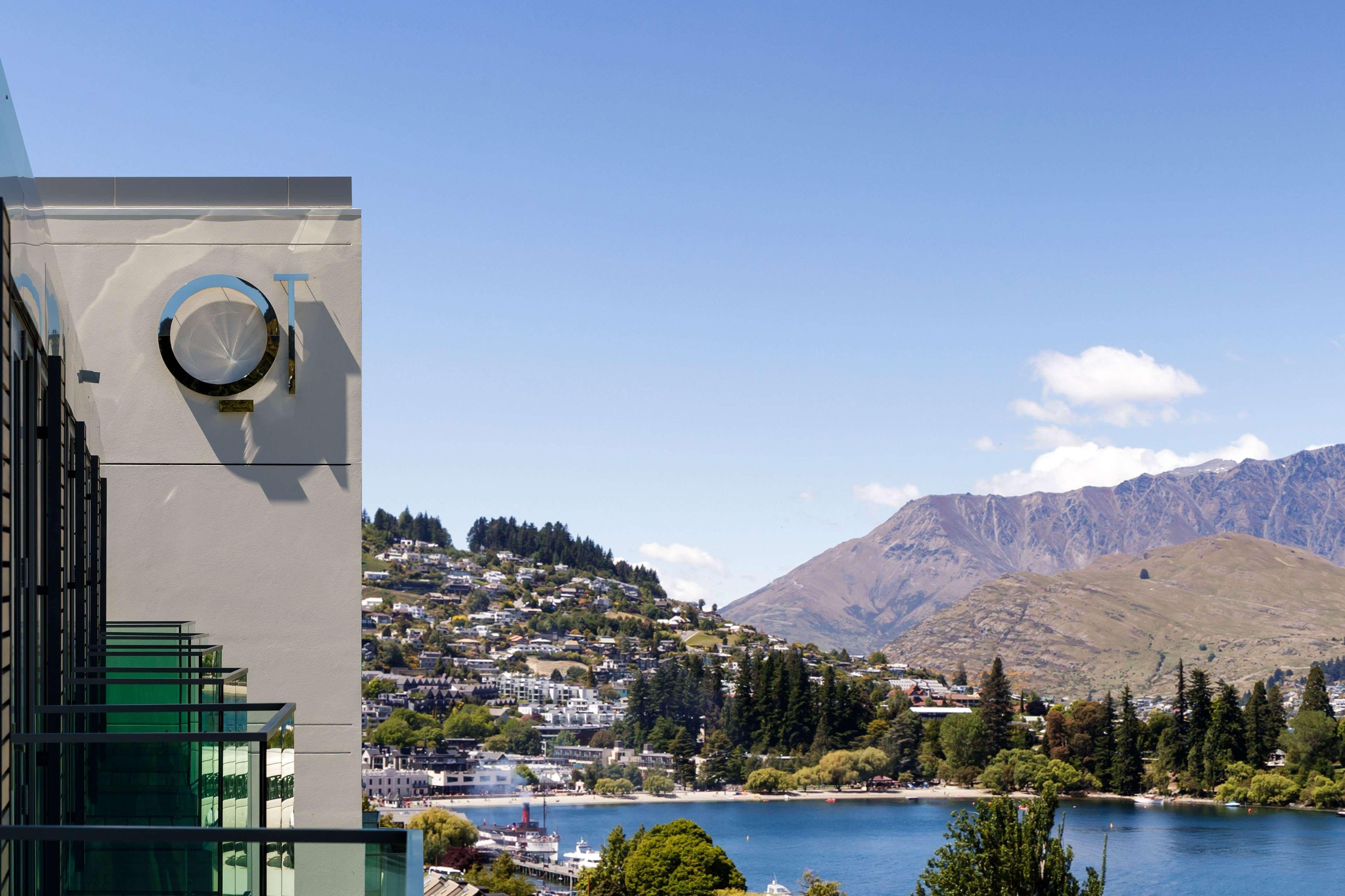 Qt Queenstown Exterior photo The University of Otago Clocktower